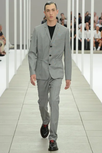 Look 9